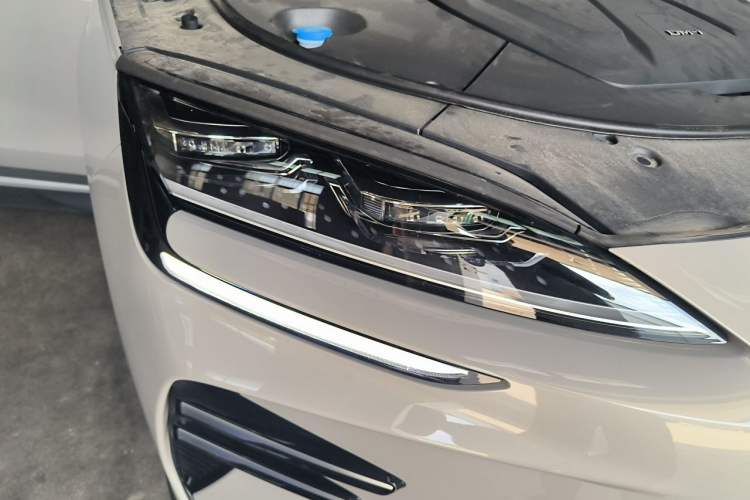 Used BYD Song PLUS New Energy 2025 DM-i 112KM Prestige Model Right Front Headlight