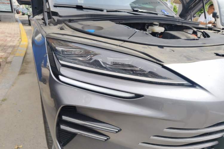 Used BYD Song PLUS New Energy 2025 DM-i 112KM Prestige Model Right Front Headlight