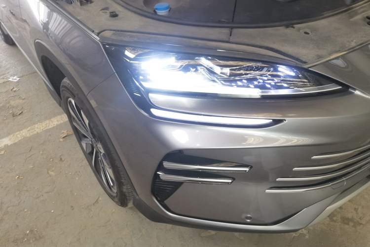 Used BYD Song PLUS New Energy 2025 DM-i 112KM Prestige Model Right Front Headlight