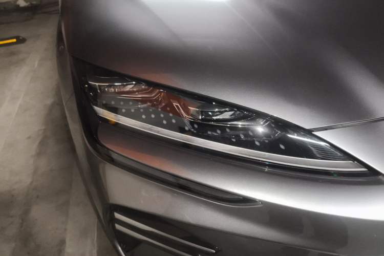 Used BYD Song PLUS New Energy 2025 DM-i 112KM Prestige Model Right Front Headlight