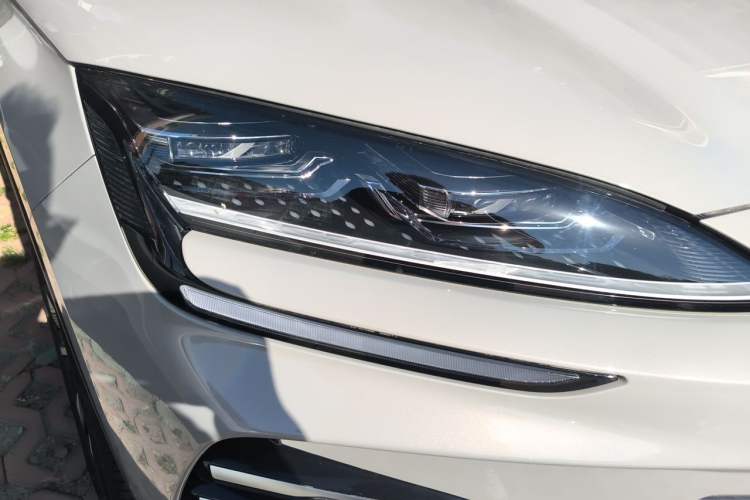 Used BYD Song PLUS New Energy 2025 DM-i 112KM Prestige Model Right Front Headlight
