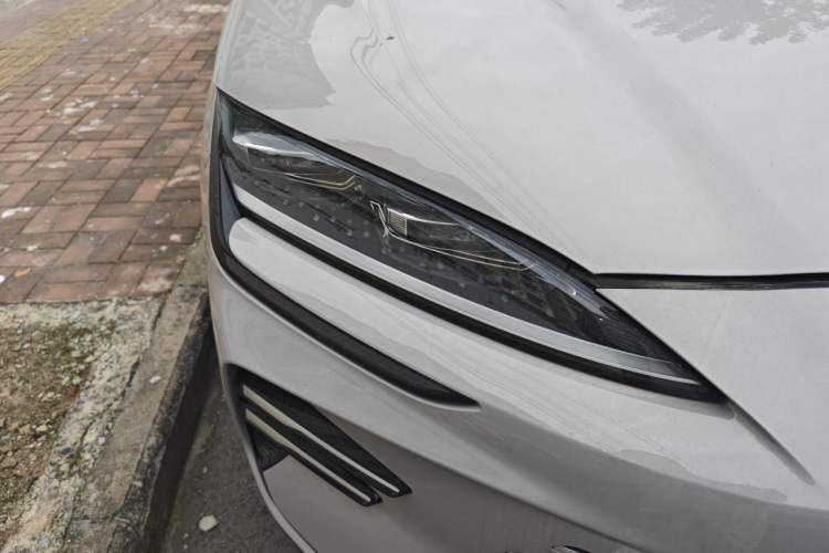 Used BYD Song PLUS New Energy 2025 DM-i 112KM Prestige Model Right Front Headlight