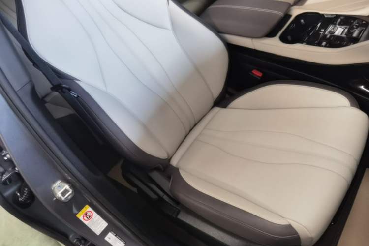 Used BYD Song PLUS New Energy 2025 DM-i 112KM Prestige Model Right Front Seat