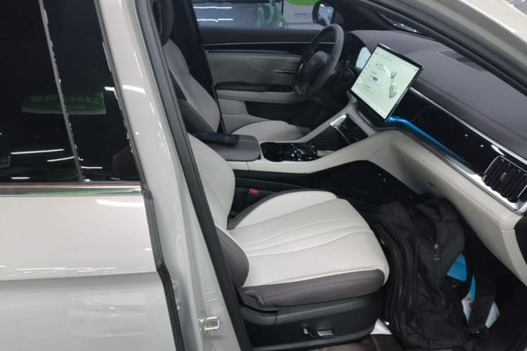 Used BYD Song PLUS New Energy 2025 EV Smart Drive Edition 605km Flagship Model Right Front Seat