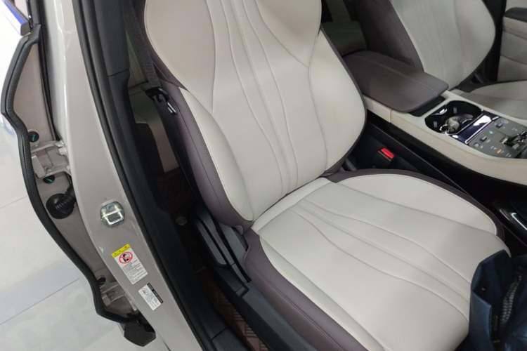 Used BYD Song PLUS New Energy 2025 DM-i 112KM Prestige Model Right Front Seat