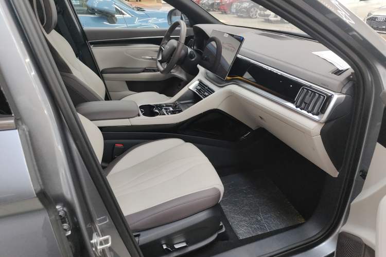 Used BYD Song PLUS New Energy 2025 DM-i Smart Drive 112KM Prestige Model Right Front Seat