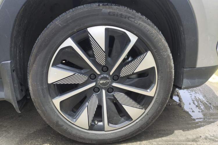Used BYD Song PLUS New Energy 2025 DM-i 160KM Flagship Model Right Front Wheel Hub