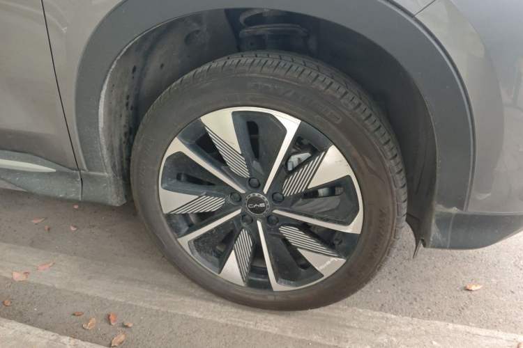Used BYD Song PLUS New Energy 2025 DM-i 112KM Prestige Model Right Front Wheel Hub
