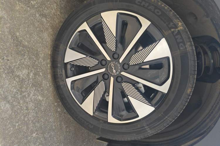 Used BYD Song PLUS New Energy 2025 DM-i 112KM Prestige Model Right Front Wheel Hub