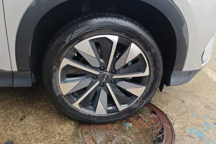 Used BYD Song PLUS New Energy 2025 EV with 605 km Range – Flagship Version Right Front Wheel Hub