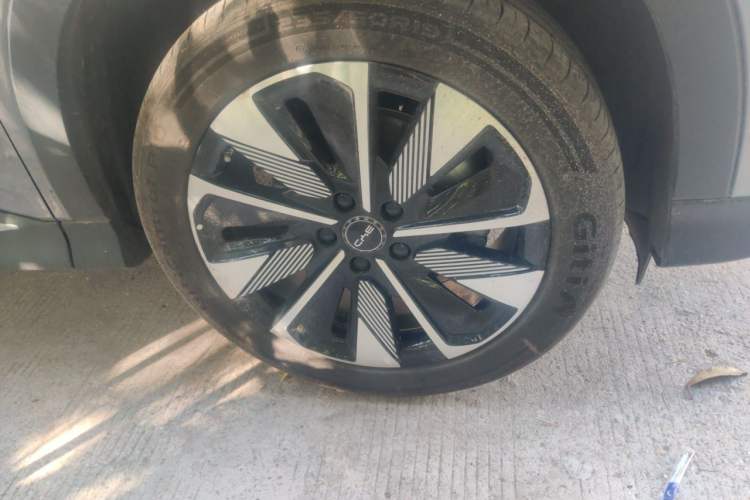 Used BYD Song PLUS New Energy 2025 DM-i 160KM Flagship Model Right Front Wheel Hub