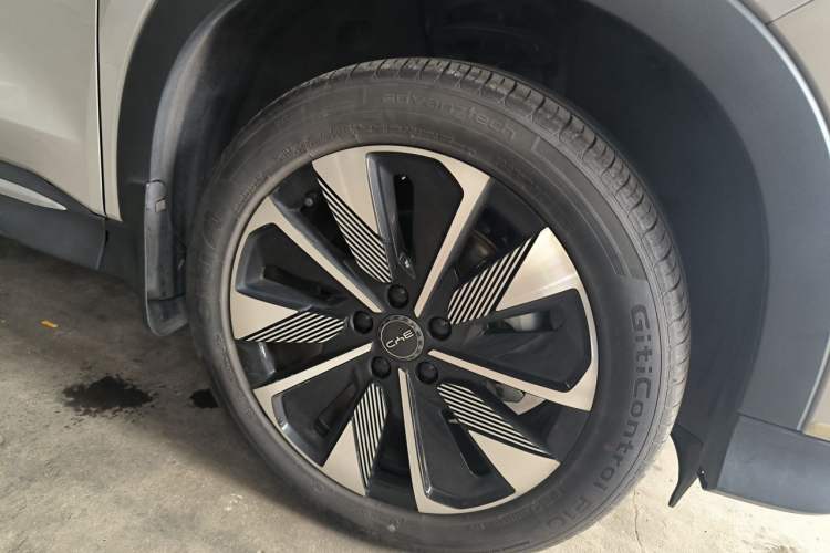 Used BYD Song PLUS New Energy 2025 DM-i 112KM Prestige Model Right Front Wheel Hub