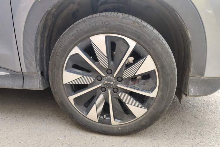 Used BYD Song PLUS New Energy 2025 DM-i 112KM Prestige Model Right Front Wheel Hub