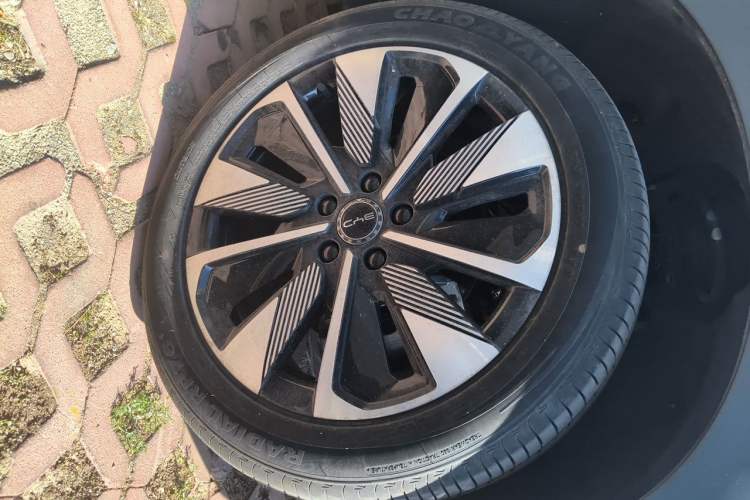 Used BYD Song PLUS New Energy 2025 DM-i 112KM Prestige Model Right Front Wheel Hub