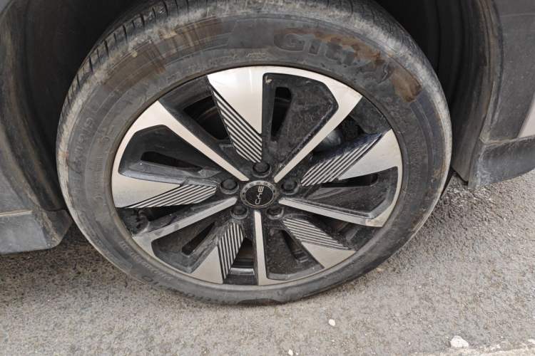 Used BYD Song PLUS New Energy 2025 DM-i 112KM Prestige Model Right Front Wheel Hub