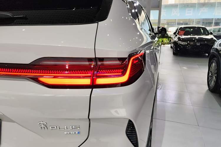 Used BYD Song PLUS New Energy 2025 DM-i Smart Drive 112KM Prestige Model Right Rear Taillight