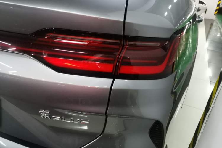 Used BYD Song PLUS New Energy 2025 DM-i 112KM Prestige Model Right Rear Taillight