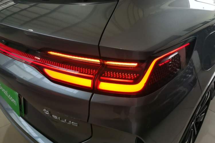 Used BYD Song PLUS New Energy 2025 DM-i 112KM Prestige Model Right Rear Taillight