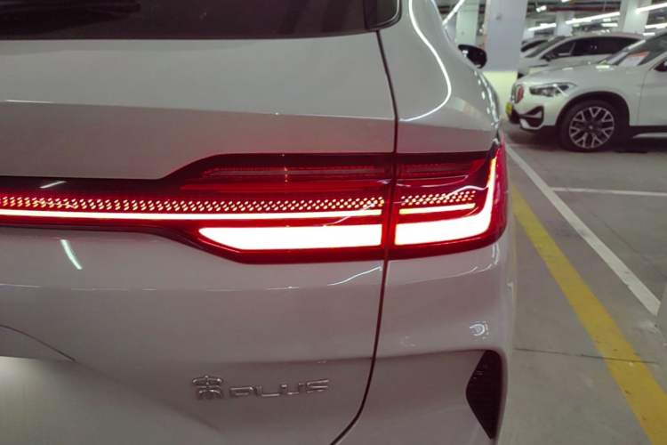 Used BYD Song PLUS New Energy 2025 DM-i 160KM Flagship Model Right Rear Taillight