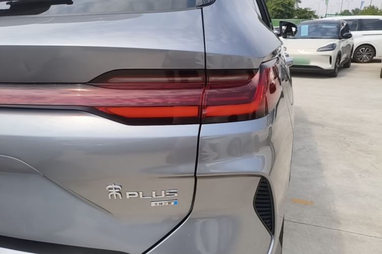 Used BYD Song PLUS New Energy 2025 EV 520km Luxury Version Right Rear Taillight