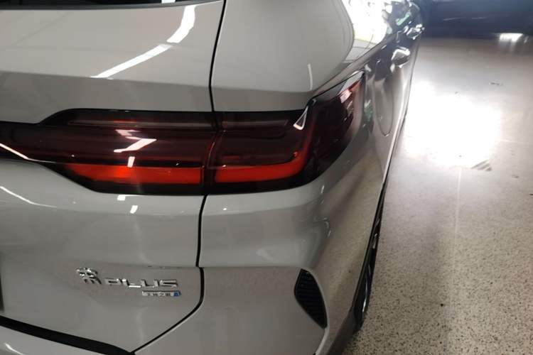 Used BYD Song PLUS New Energy 2025 EV Intelligent Driving Edition 520km Luxury Model Right Rear Taillight