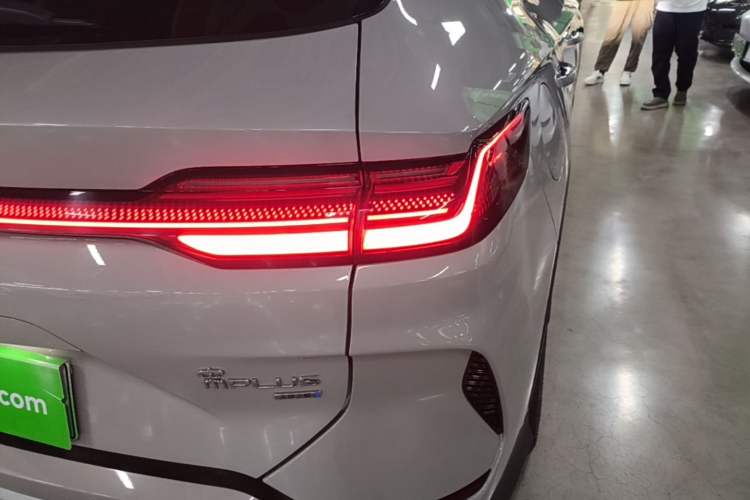 Used BYD Song PLUS New Energy 2025 EV Intelligent Driving Edition 520km Luxury Model Right Rear Taillight