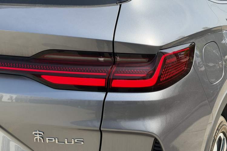 Used BYD Song PLUS New Energy 2025 DM-i 112KM Prestige Model Right Rear Taillight