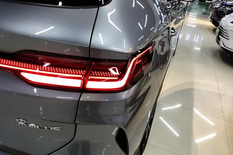 Used BYD Song PLUS New Energy 2025 DM-i 112KM Prestige Model Right Rear Taillight