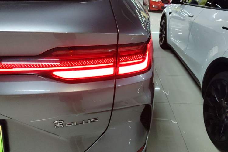 Used BYD Song PLUS New Energy 2025 DM-i 112KM Prestige Model Right Rear Taillight