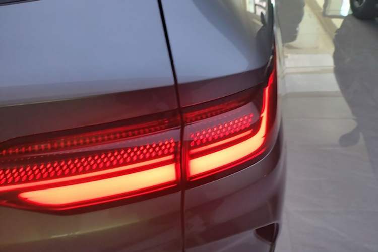 Used BYD Song PLUS New Energy 2025 DM-i Intelligent Driving 112KM Prestige Model Right Rear Taillight