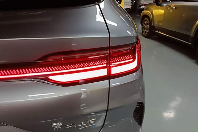 Used BYD Song PLUS New Energy 2025 EV Intelligent Driving Edition 520km Luxury Model Right Rear Taillight