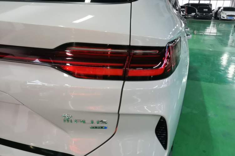 Used BYD Song PLUS New Energy 2025 DM-i Smart Drive 112KM Prestige Model Right Rear Taillight
