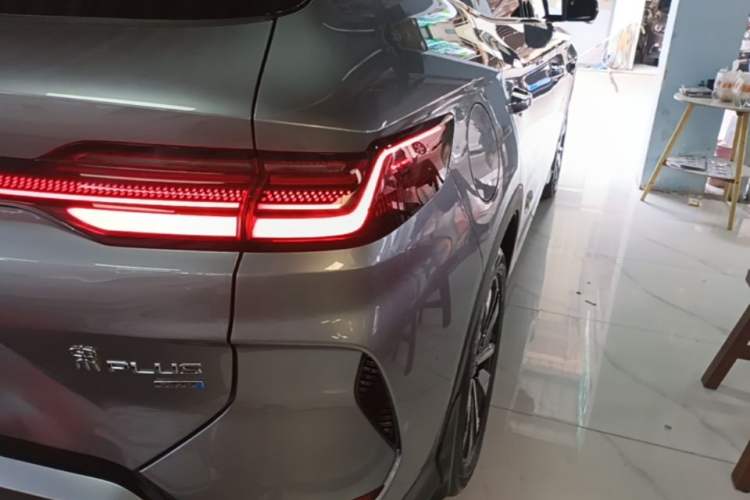 Used BYD Song PLUS New Energy 2025 EV Intelligent Driving Version 520km Premium Model Right Rear Taillight