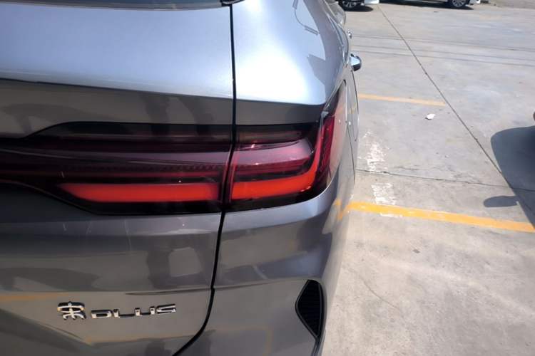 Used BYD Song PLUS New Energy 2025 DM-i 75KM Luxury Model Right Rear Taillight