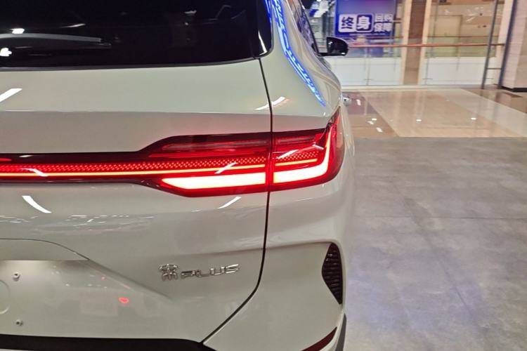 Used BYD Song PLUS New Energy 2025 DM-i 112KM Prestige Model Right Rear Taillight