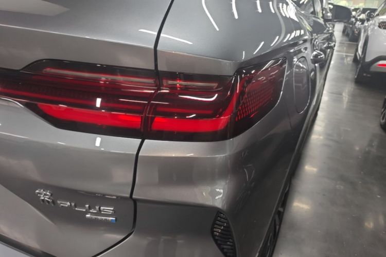 Used BYD Song PLUS New Energy 2025 DM-i Intelligent Driving 112KM Prestige Model Right Rear Taillight