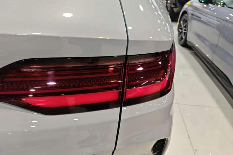Used BYD Song PLUS New Energy 2025 DM-i Intelligent Driving 112KM Prestige Model Right Rear Taillight