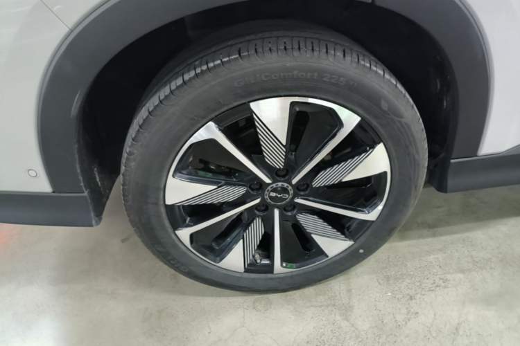Used BYD Song PLUS New Energy 2025 EV Smart Drive Edition 605km Flagship Model Right Rear Wheel Hub