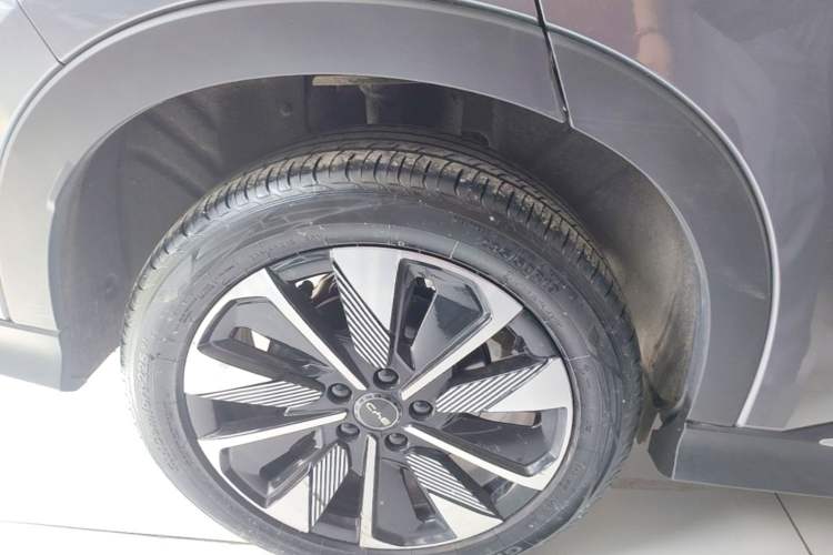 Used BYD Song PLUS New Energy 2025 EV 520km Luxury Version Right Rear Wheel Hub