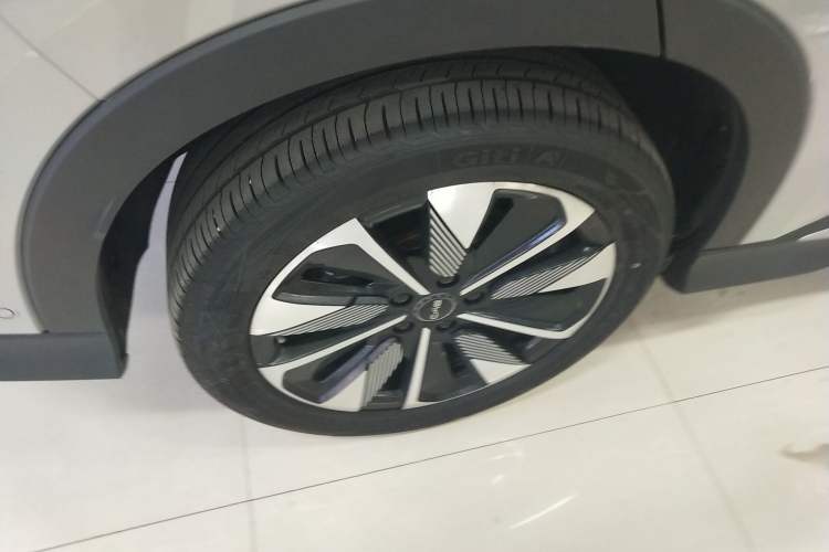 Used BYD Song PLUS New Energy 2025 EV Intelligent Driving Version 520km Premium Model Right Rear Wheel Hub
