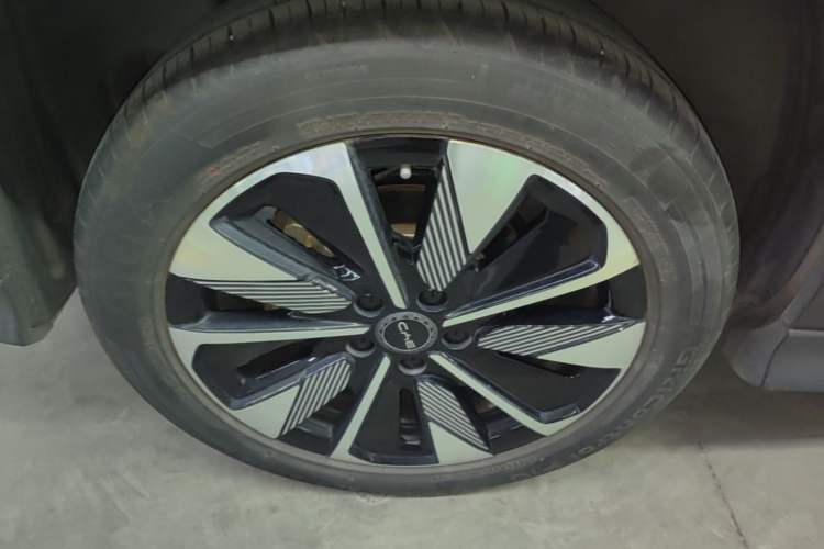 Used BYD Song PLUS New Energy 2025 DM-i 160KM Flagship Model Right Rear Wheel Hub