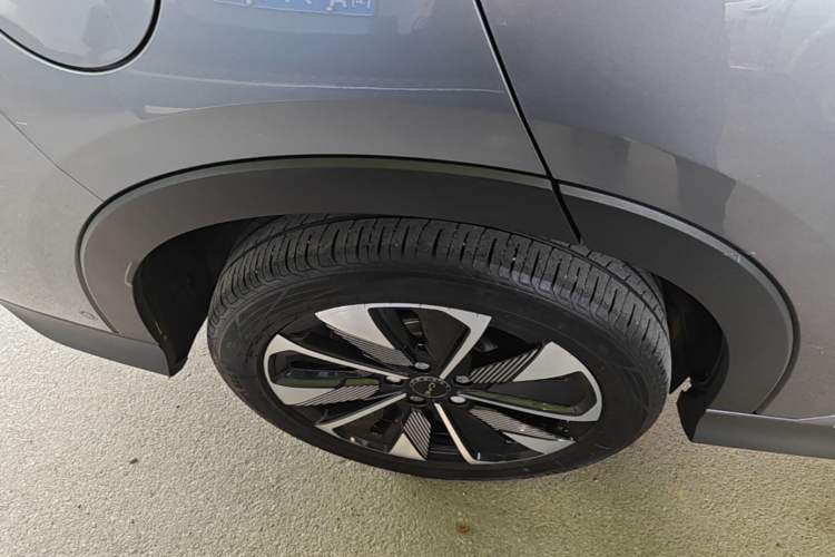 Used BYD Song PLUS New Energy 2025 EV Intelligent Driving Edition 520km Luxury Model Right Rear Wheel Hub