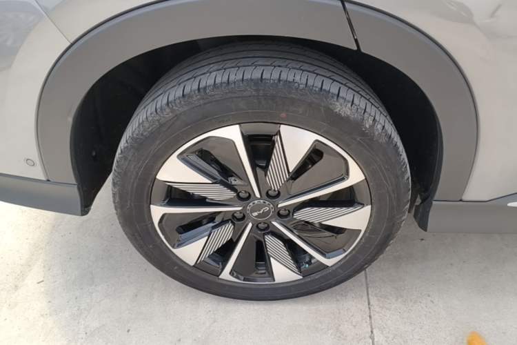 Used BYD Song PLUS New Energy 2025 EV 520km Luxury Version Right Rear Wheel Hub