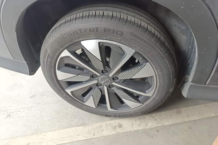 Used BYD Song PLUS New Energy 2025 DM-i 112KM Prestige Model Right Rear Wheel Hub