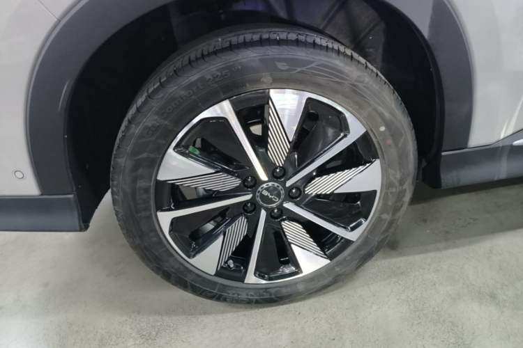 Used BYD Song PLUS New Energy 2025 EV Intelligent Driving Edition 520km Luxury Model Right Rear Wheel Hub