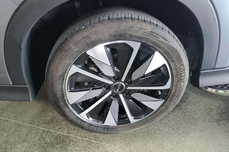 Used BYD Song PLUS New Energy 2025 EV Intelligent Driving Edition 520km Luxury Model Right Rear Wheel Hub
