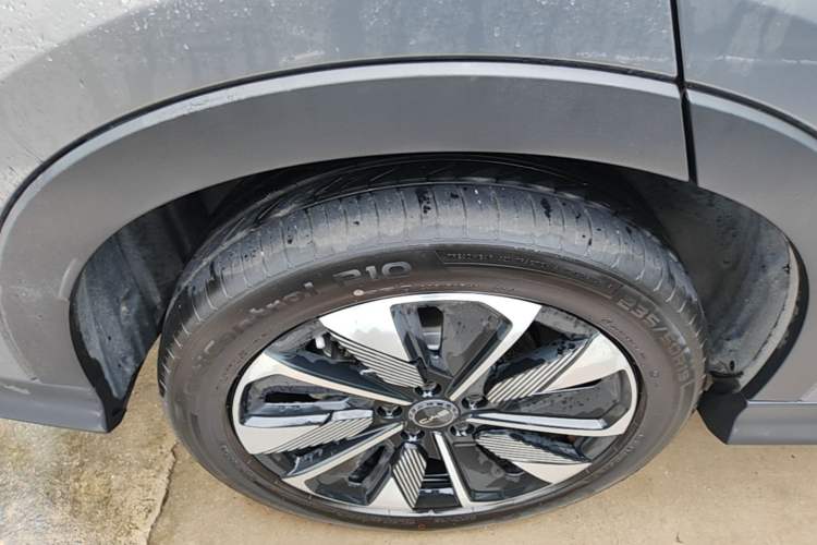 Used BYD Song PLUS New Energy 2025 DM-i 112KM Prestige Model Right Rear Wheel Hub
