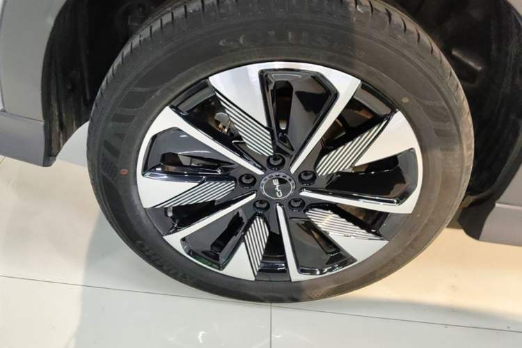 Used BYD Song PLUS New Energy 2025 DM-i 112KM Prestige Model Right Rear Wheel Hub
