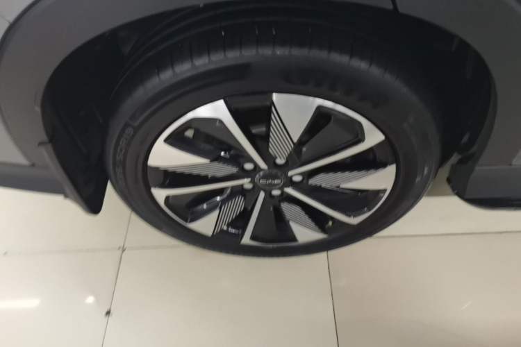 Used BYD Song PLUS New Energy 2025 DM-i 112KM Prestige Model Right Rear Wheel Hub