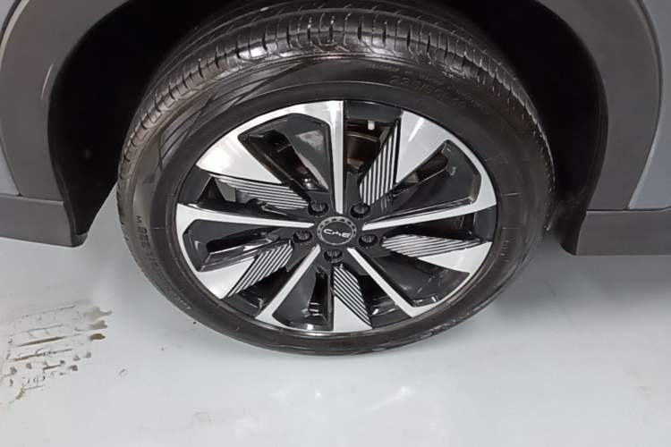 Used BYD Song PLUS New Energy 2025 EV Intelligent Driving Edition 520km Luxury Model Right Rear Wheel Hub